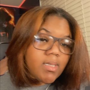 Meet your Posher, Chloe